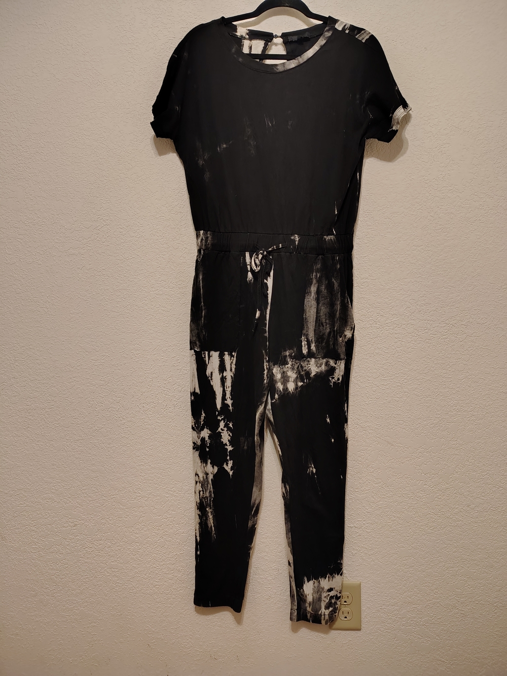 Fate Black & White Tie-Dye Jumpsuit M Short Sleeve Keyhole Back Jogger Pockets